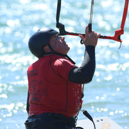 Magníficas clases de bautismo de kitesurf en las Rías Baixas